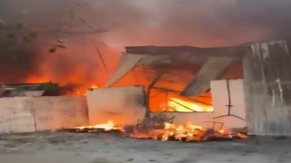 Avşa Adasında mobilya deposu yandı