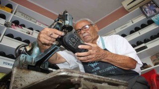 Ayakkabı doktoru Nail Usta, 75 yıldır baba mesleğini yapıyor