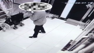 Ayakkabı hırsızlığı güvenlik kamerasında
