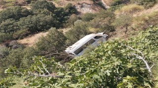 Aydında öğrenci servisi yoldan çıkıp uçuruma sürüklendi