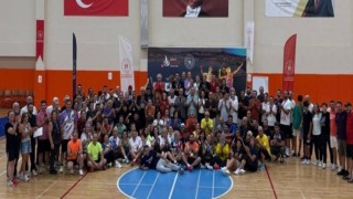 Badminton Veteranlar Türkiye Şampiyonası Kuşadasında tamamlandı
