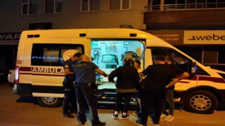 Bafrada evinin kapısında bıçaklanan çocuk yaralandı