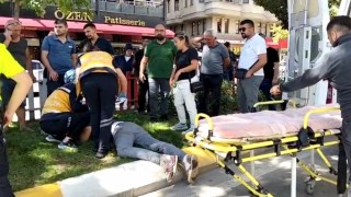 Bafrada yaya geçidinde kaza: 3 yaralı, kaza anı kamerada