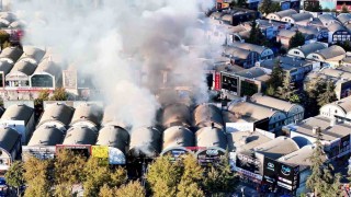 Bağcılar İSTOÇta yangın: 17 işyeri hasar gördü