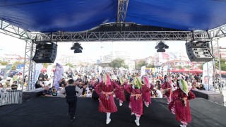 Bağcılarda 3. Çocuk Şöleni ve Maratonu renkli görüntülere sahne oldu