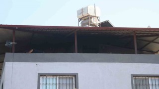 Bahçede çıkan yangın eve sıçramadan söndürüldü