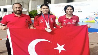 Bakan Bak dünya rekoru kıran Aysel Önderi tebrik etti