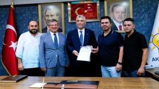 Bakan Bolata tescilli Buldan bezinden üretilen gömlek hediye edildi