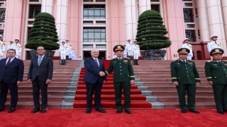 Bakan Güler, Vietnamlı mevkidaşı Phan ile görüştü