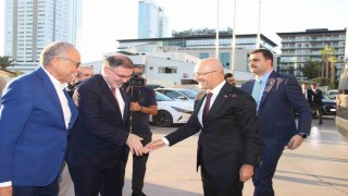 Bakan Şimşek: İş insanlarıyla istişareler faydalı oldu, İzmirin birçok konusuna vakıf olduk