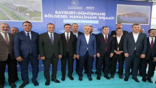 Bakan Uraloğlu, yapımı devam eden Gümüşhane - Bayburt Havalimanında incelemede bulundu