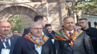 Bakan Yerlikaya, Ertuğrulgazi Türbesinde dua etti