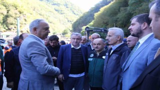 Bakanlar Uraloğlu ve Bak sellerden zarar gören Artvinin Borçka ilçesinde incelemelerde bulundu