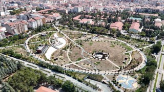 Bakımsız kalan, her geçen gün yıpranan Millet Bahçesi adeta çürümeye terk edildi