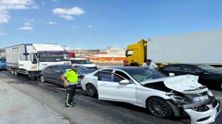 Balıkesirde 4 araç zincirleme trafik kazası yaptı