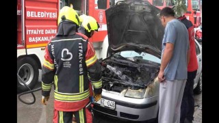 Balıkesirde park halindeki araç yandı
