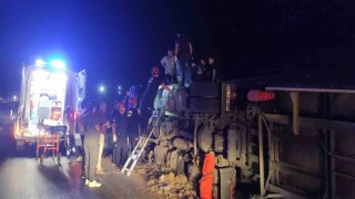 Balıkesirde tır kazası: Sürücü ekipler tarafından kurtarıldı