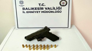 Bandırmada kaçak sigara ve silah operasyonu