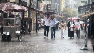 Bandırmada sağanak yağış etkili oldu