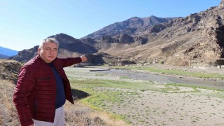 Baraj suları çekildi, tabiat yeniden yeşerdi