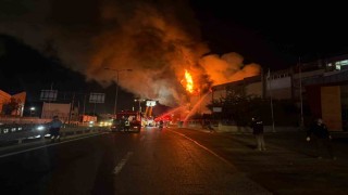 Başakşehirde 2 katlı plastik atölyesinde korkutan yangın