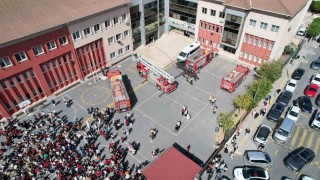 Başakşehirde okul kantininde yangın paniği: Öğrenciler tahliye edildi