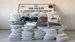 Başkalede gümrük kaçağı malzemeler ele geçirildi