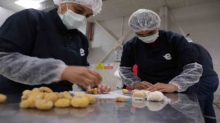 Başkan Atayın kurduğu Kadın Emeği Tarımsal Ürün Fabrikasının ürünleri sofraları süslemeye devam ediyor