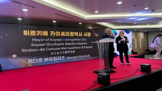 Başkan Büyükkılıç, Güney Korenin kardeş şehri Yongindeki onuruna verilen yemekte konuştu