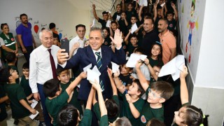 Başkan Çenet ve Eşinden Okul Ziyareti