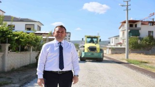 Başkan Dere direksiyona geçip Çivrilnin iki mahallesinde asfalt çalışmasını noktaladı