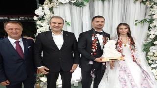 Başkan Dilsiz, genç çiftlerin mutluluğuna ortak oldu