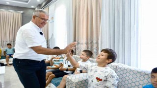 Başkan Elbiden çocuklara hem sürpriz hem gelecek vizyonu