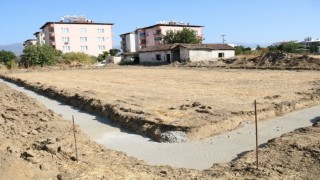 Başkan Ercan, halı saha yapımına başladıklarını duyurdu