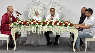 Başkan Nikah Kıydı, Abileri Şahit Oldu