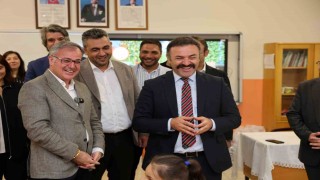 Başkan Özdoğan ile Hacılarda ilk ders zili çaldı