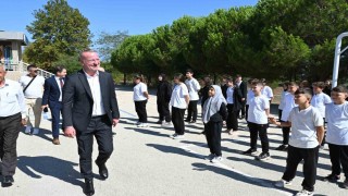 Başkan özel daveti kırmadı, Bayramdere İlkokulunu ziyaret etti