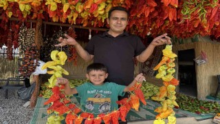 Başkan Sağınç tescilli Kale Biberini tanıtmak için ailesiyle birlikte kolları sıvadı