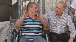 Başkan Yapar, engelli vatandaşa verdiği sözü tutarak tekerlekli sandalyeyi teslim etti