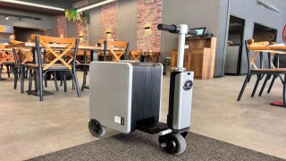 Başkentte scooter valizle paket servisi