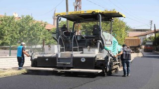 Battalgazide yıllardır sorun olan yol, asfaltla çözüldü