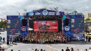 Bebekler ve çocuklar Uluslararası Kayseri Yarı Maratonuna renk kattı