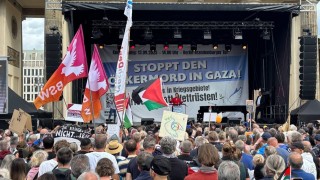 Berlinde binlerce kişiden Gazzede Soykırımı Durdurun çağrısı