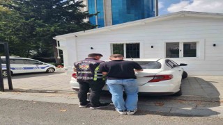 Beşiktaşta tek teker yolculuk yapan motosikletli kameraya yansıdı