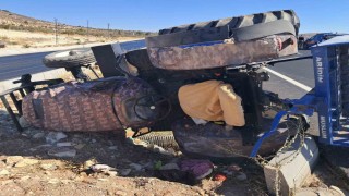 Beton mikseri traktöre çarptı: 1 yaralı