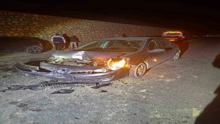 Beton mikseriyle çarpışan otomobilin sürücüsü yaralandı