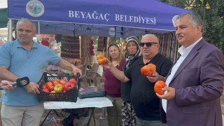 Beyağaçın esnaf Belediye Başkanı Sezayi Pütüne teşekkür plaketi