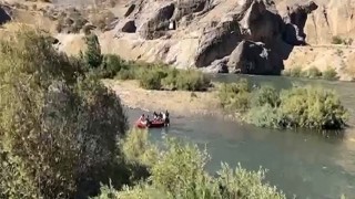 Beyhan Barajında kapaklar açıldı: 4 kişi mahsur kaldı