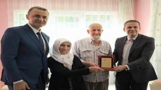 Beyşehirde örnek çiftlere plaket verildi