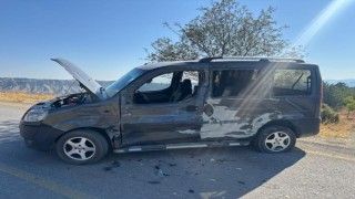 Bilecikte kamyon ile hafif ticari aracın kafa kafaya çarpıştı, 2 yaralı